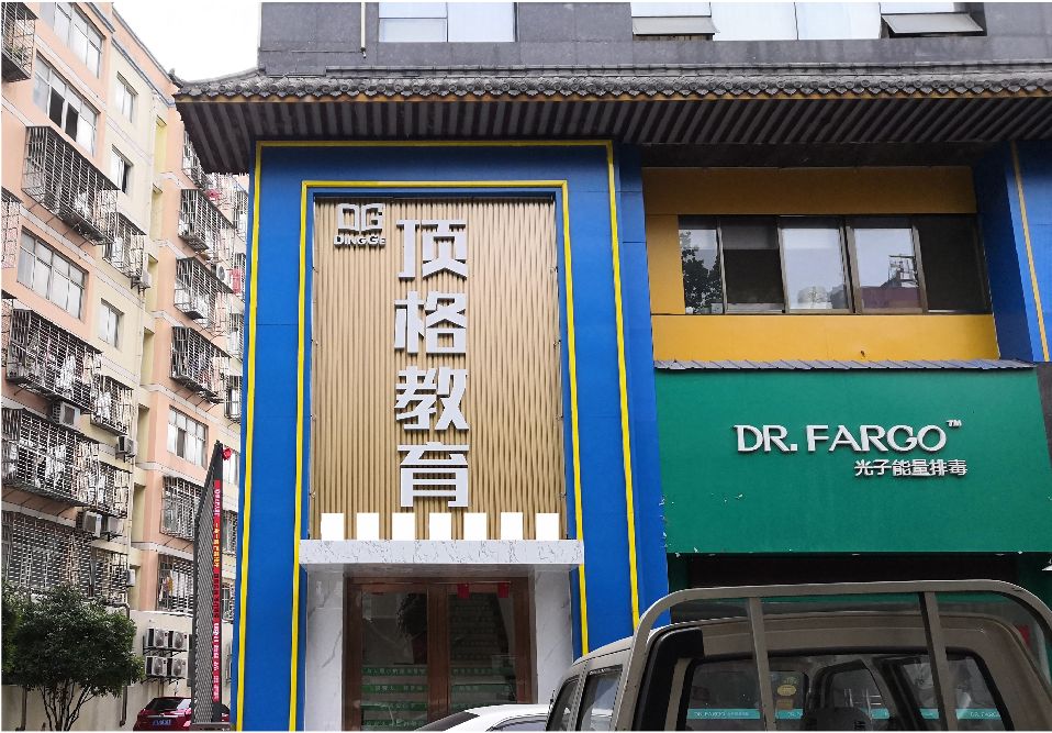 盐亭门头设计要符合门店特色。