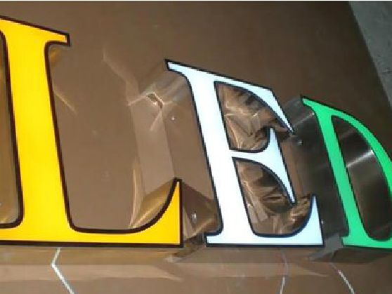 盐亭介绍LED招牌的基础知识。